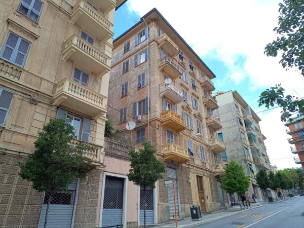 appartamento in vendita a Genova in zona Sestri Ponente