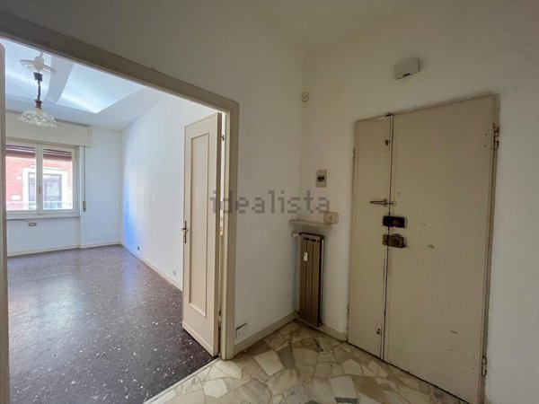 appartamento in vendita a Genova in zona Sestri Ponente