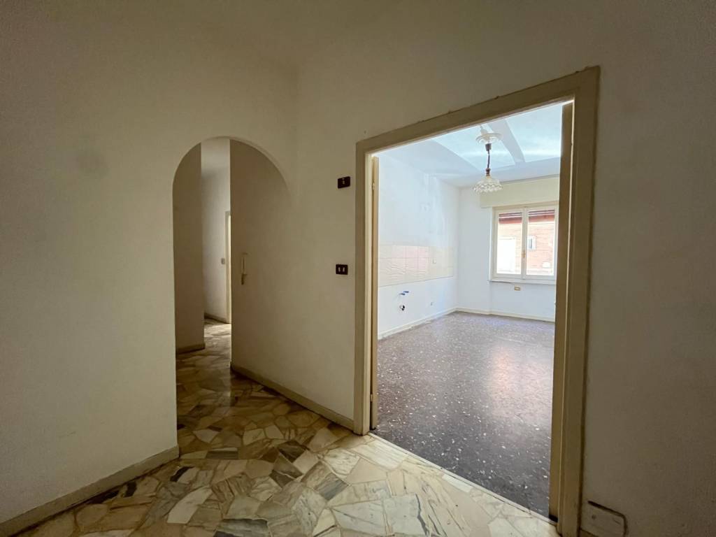 appartamento in vendita a Genova in zona Sestri Ponente