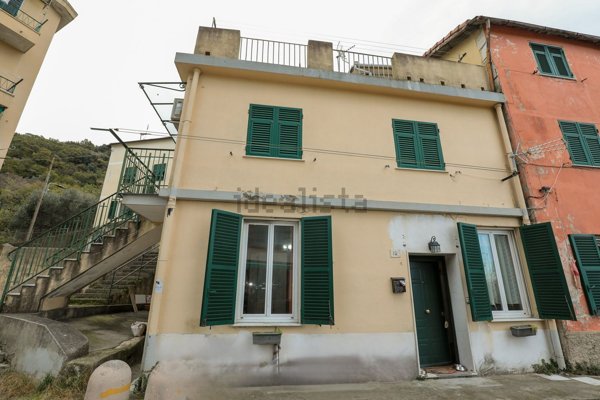 appartamento in vendita a Genova in zona Quezzi