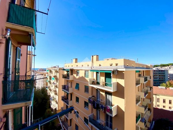 appartamento in vendita a Genova in zona Quarto dei Mille