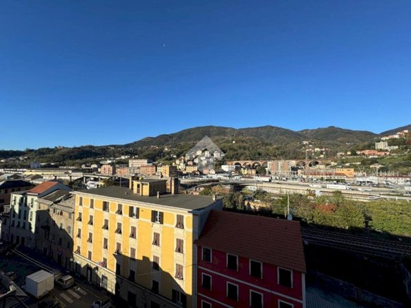 appartamento in vendita a Genova in zona Rivarolo