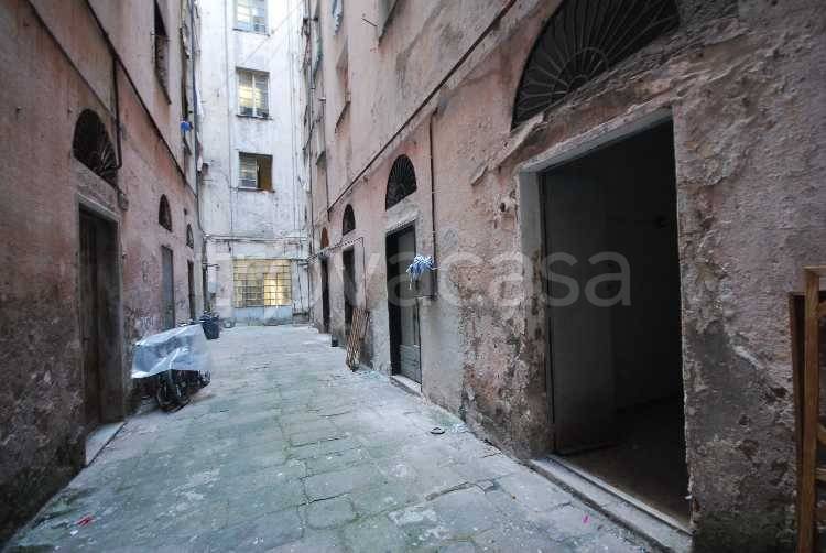 locale commerciale in vendita a Genova in zona Sottoripa / Maddalena / Molo
