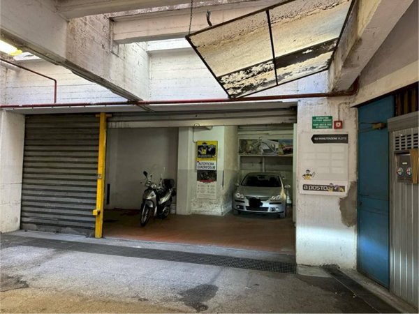 locale di sgombero in vendita a Genova in zona Sampierdarena
