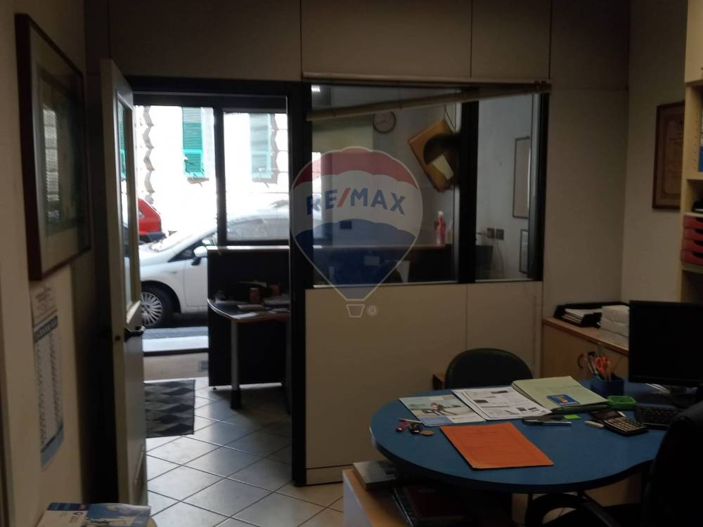 negozio in vendita a Genova in zona Cornigliano