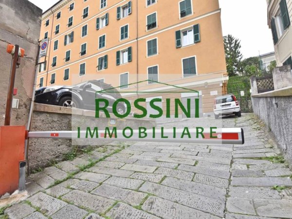 appartamento in vendita a Genova in zona Carignano
