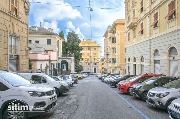 locale commerciale in vendita a Genova in zona Castelletto