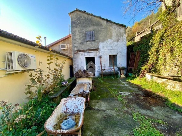 appartamento in vendita a Genova in zona Struppa