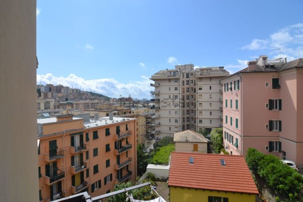 appartamento in vendita a Genova in zona Sestri Ponente
