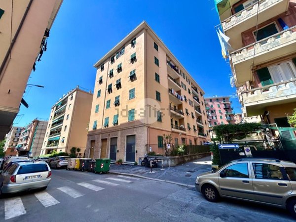 appartamento in vendita a Genova in zona Sestri Ponente