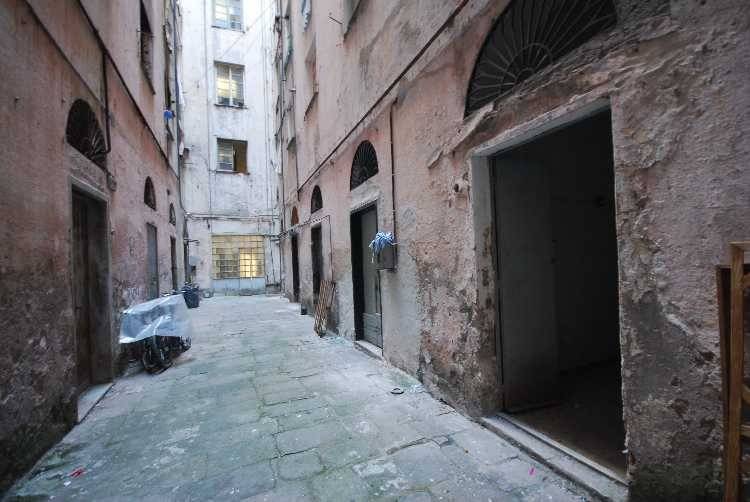 locale commerciale in vendita a Genova in zona Centro Storico