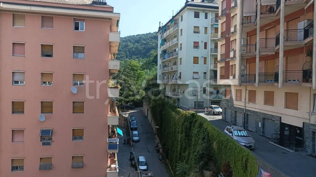 appartamento in vendita a Genova in zona Molassana