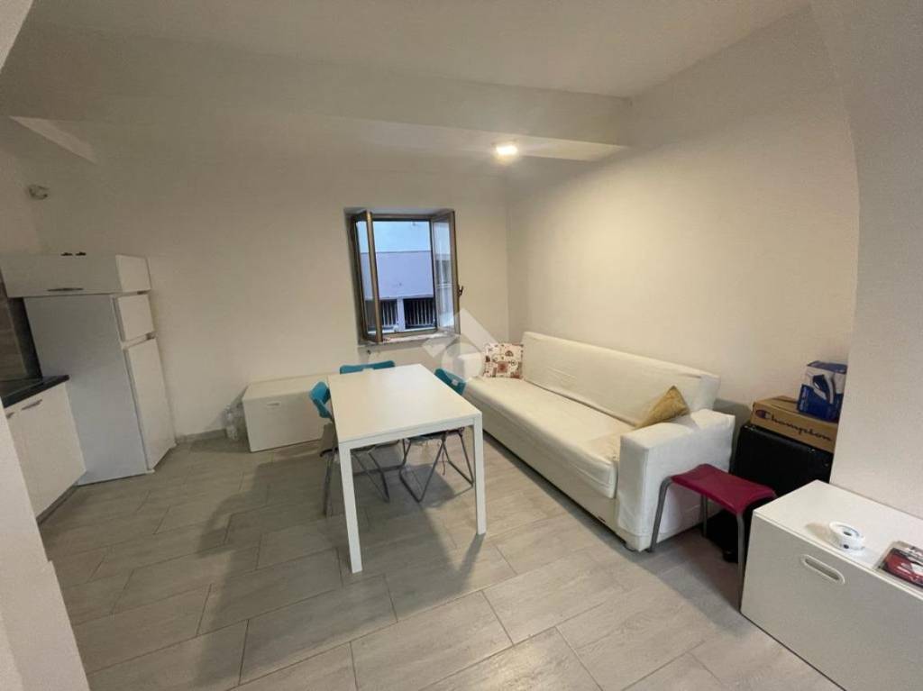 negozio in vendita a Genova in zona Bolzaneto