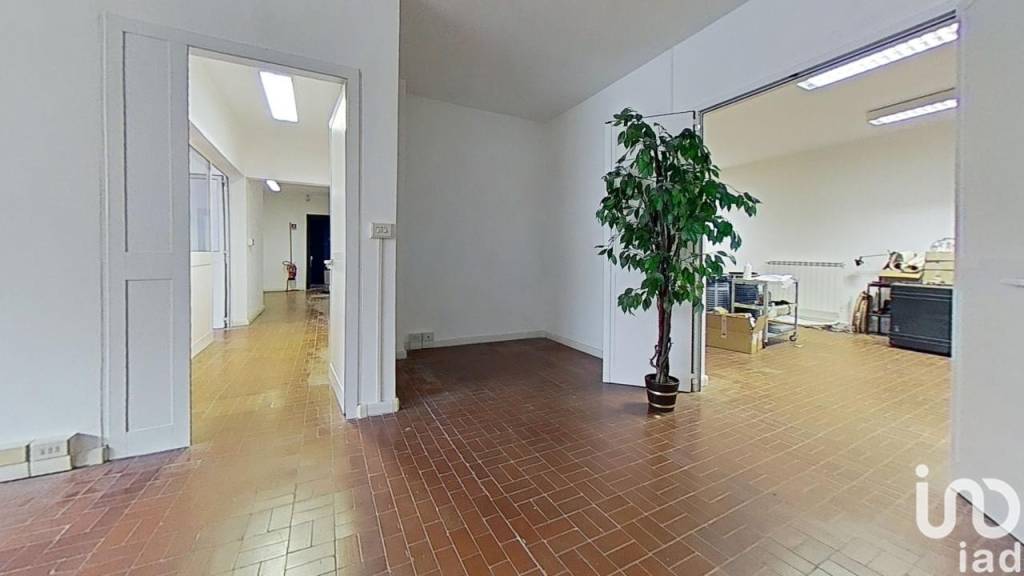 ufficio in vendita a Genova in zona Sestri Ponente