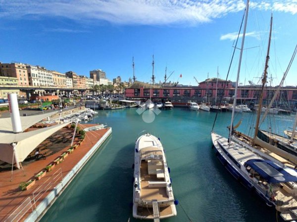 appartamento in vendita a Genova in zona Sottoripa / Maddalena / Molo