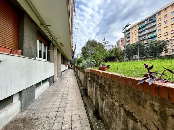 appartamento in vendita a Genova in zona Sestri Ponente