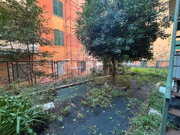 appartamento in vendita a Genova in zona Sestri Ponente