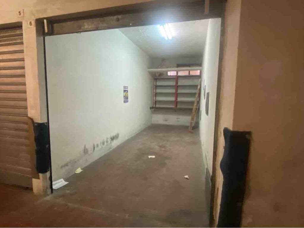 locale di sgombero in vendita a Genova in zona Rivarolo