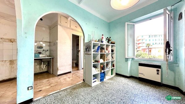 appartamento in vendita a Genova in zona Sestri Ponente
