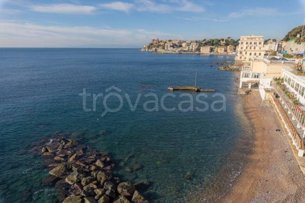 appartamento in vendita a Genova in zona Quarto dei Mille