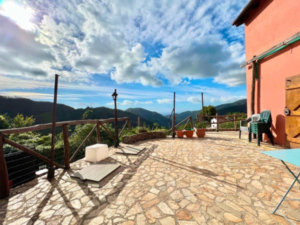 casa indipendente in vendita a Genova in zona Acquasanta