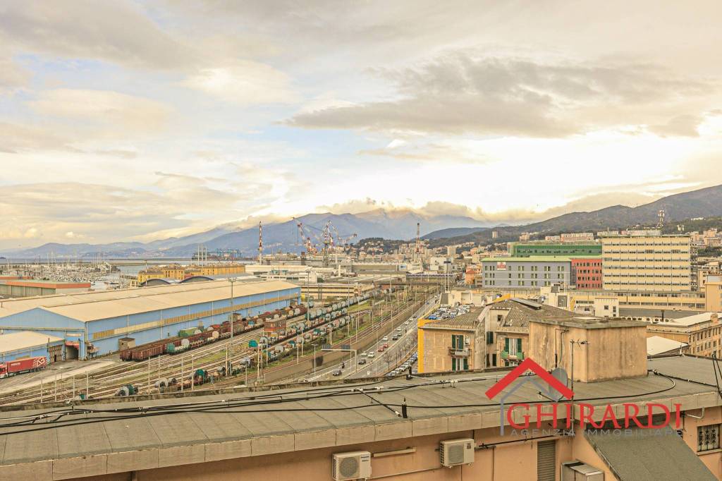 appartamento in vendita a Genova in zona Sestri Ponente