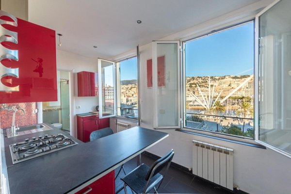 appartamento in vendita a Genova in zona Sottoripa / Maddalena / Molo