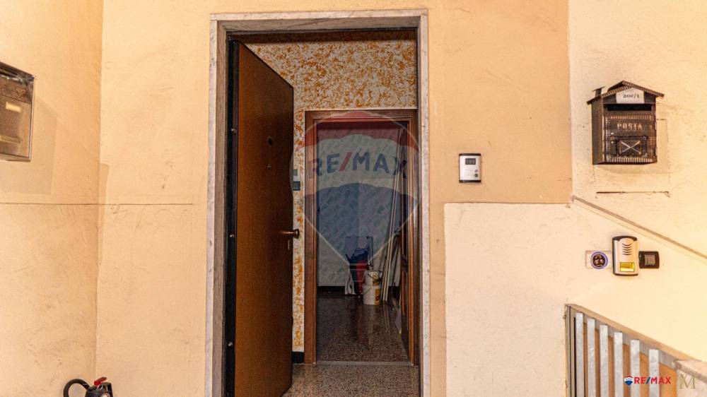 appartamento in vendita a Genova in zona Rivarolo