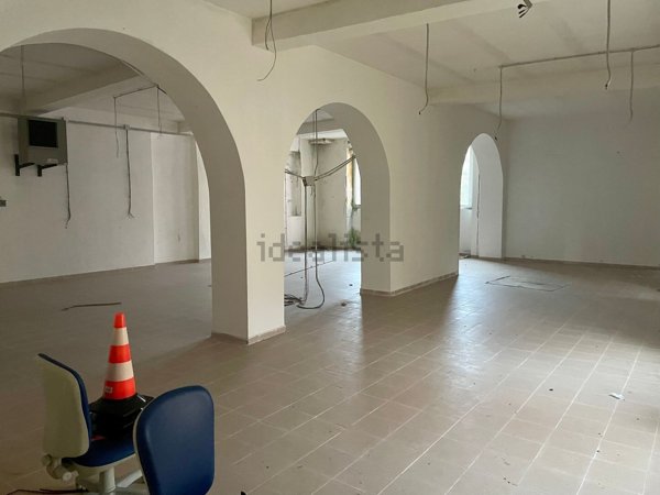 locale commerciale in vendita a Genova in zona San Quirico