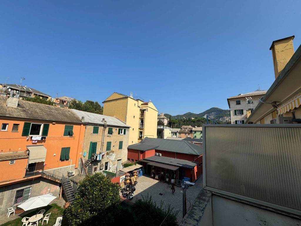 appartamento in vendita a Genova in zona Sestri Ponente