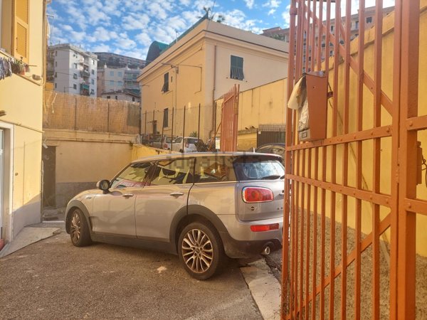 locale di sgombero in vendita a Genova in zona Staglieno