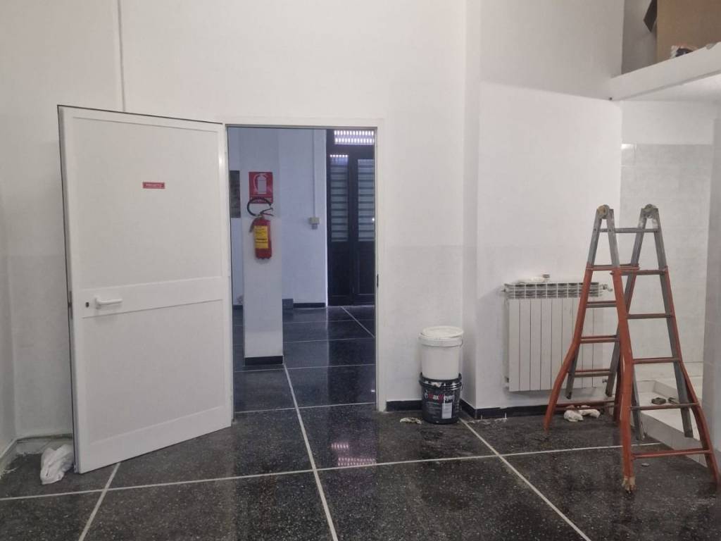 negozio in vendita a Genova in zona Sampierdarena