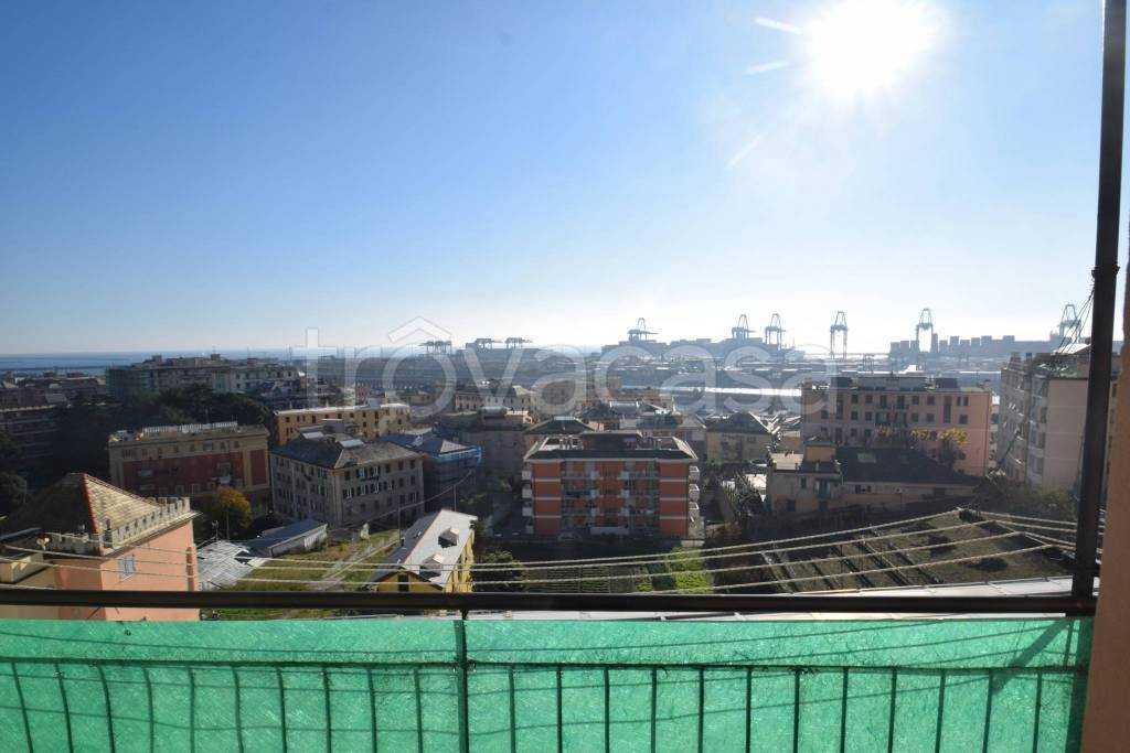 appartamento in vendita a Genova in zona Palmaro / Pra'