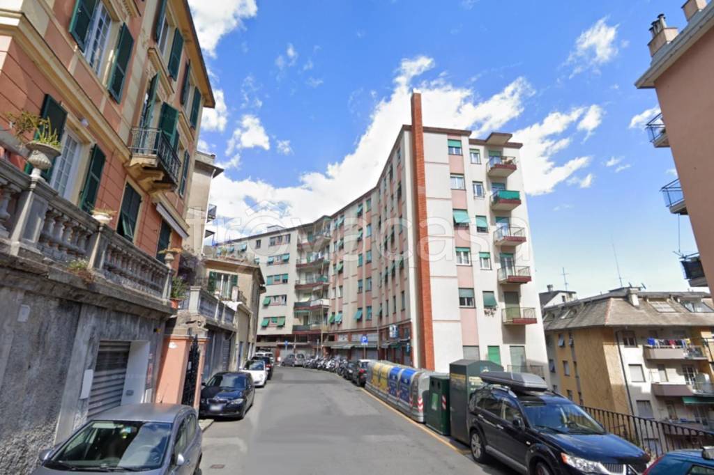 appartamento in vendita a Genova in zona Staglieno