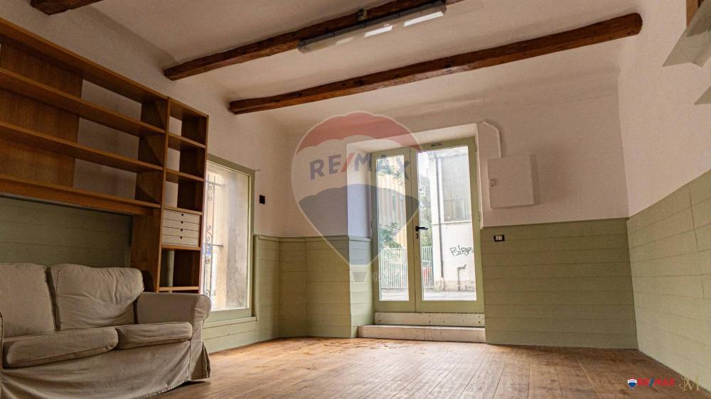 negozio in vendita a Genova in zona Sestri Ponente