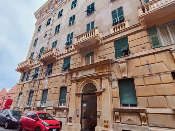 appartamento in vendita a Genova in zona Sestri Ponente