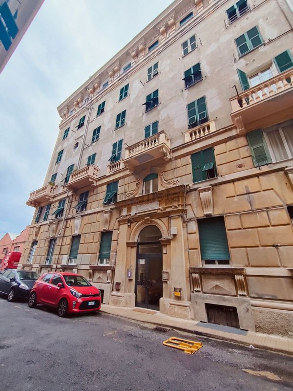appartamento in vendita a Genova in zona Sestri Ponente