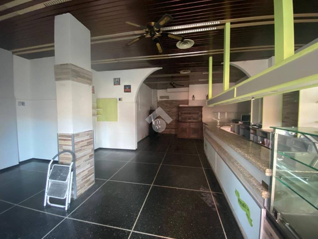 negozio in vendita a Genova in zona Marassi