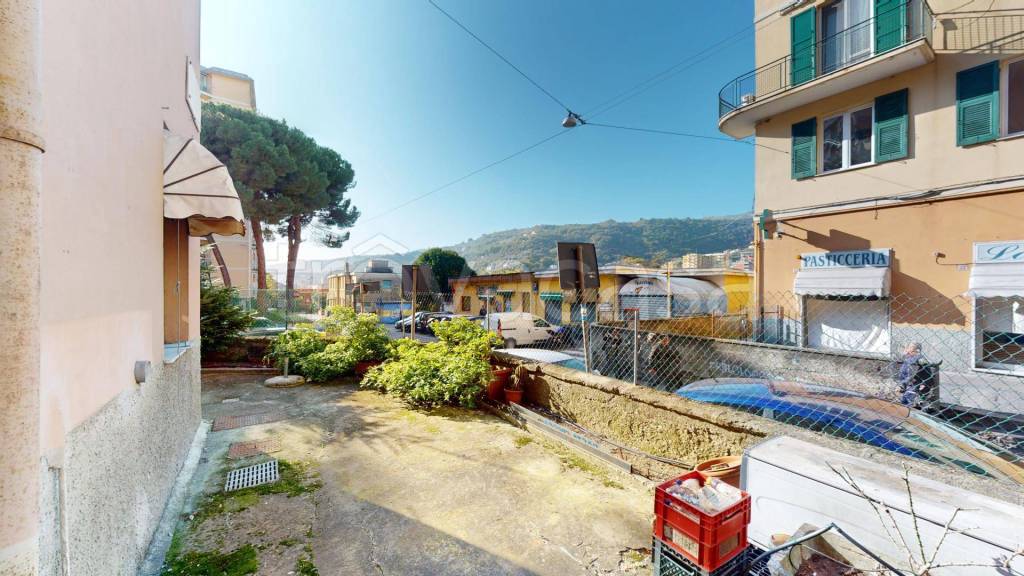 appartamento in vendita a Genova in zona Molassana