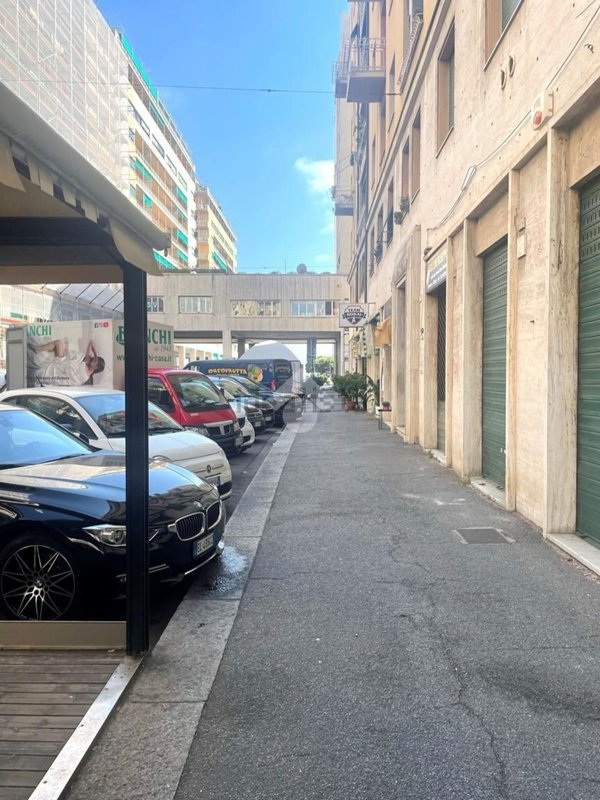 negozio in vendita a Genova in zona Foce