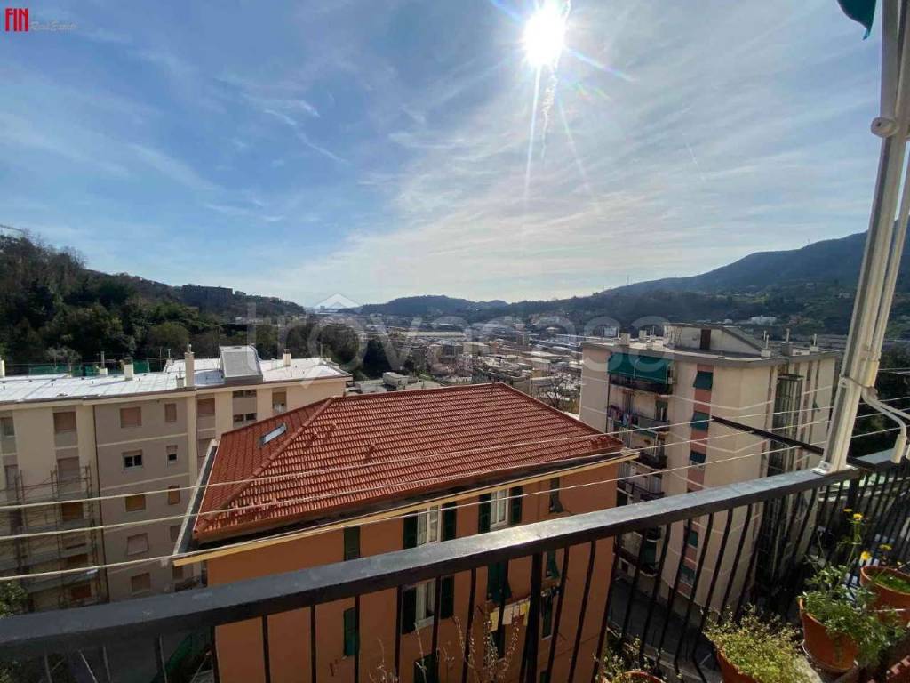 appartamento in vendita a Genova in zona Rivarolo
