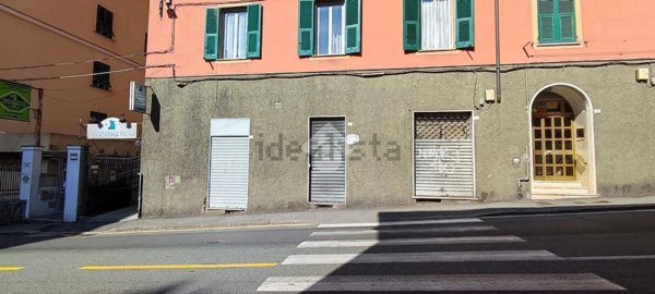 locale commerciale in vendita a Genova in zona DiNegro
