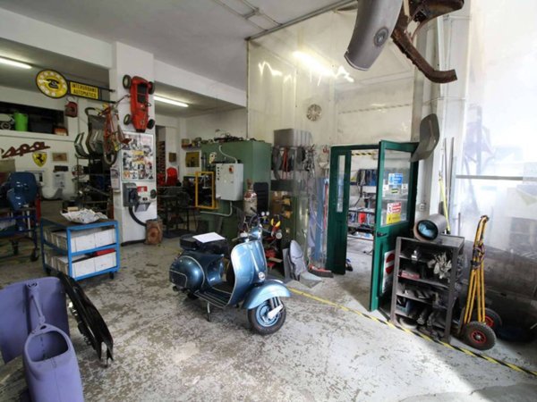 locale di sgombero in vendita a Genova in zona San Martino