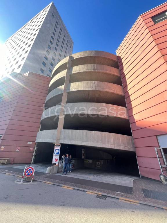 ufficio in vendita a Genova in zona Sampierdarena