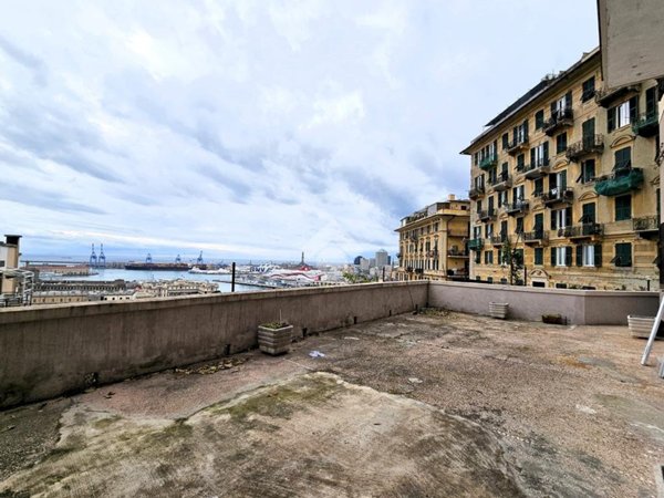 pentavano in vendita a Genova