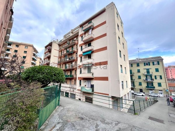 appartamento in vendita a Genova in zona Sestri Ponente