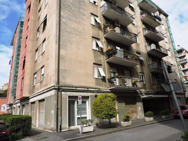 appartamento in vendita a Genova in zona Rivarolo
