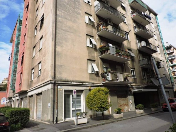 appartamento in vendita a Genova in zona Rivarolo