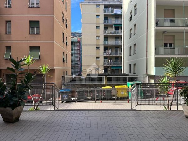 appartamento in vendita a Genova in zona Staglieno