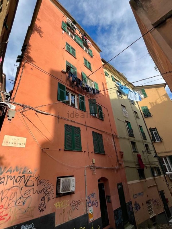 appartamento in vendita a Genova in zona Sottoripa / Maddalena / Molo